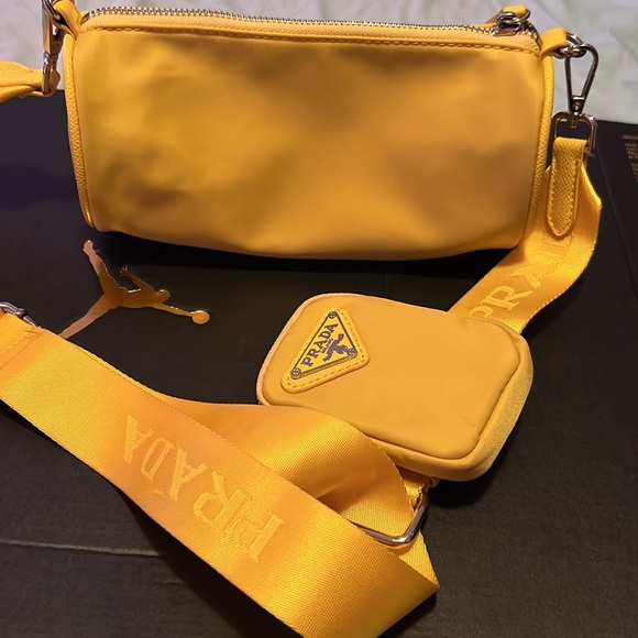 Prada re-edition mini nylon duffle - Picture 9 of 10